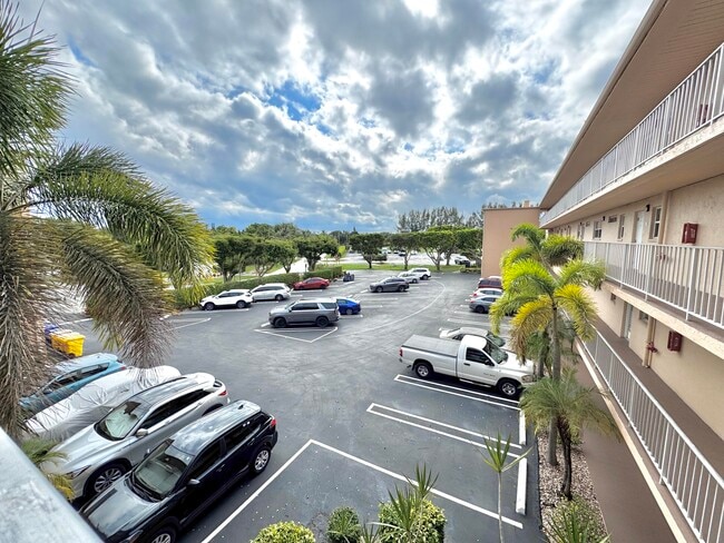 Building Photo - 2515 NE 2nd Ct