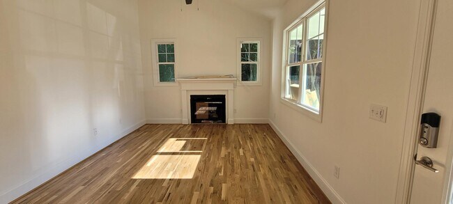 Building Photo - 3807 Burt Dr