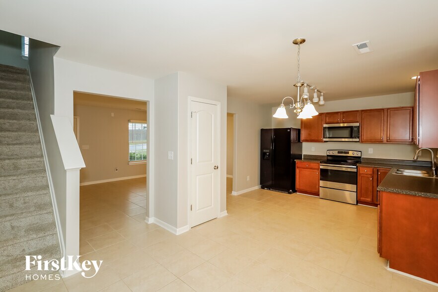 Building Photo - 913 Bolivia Dr
