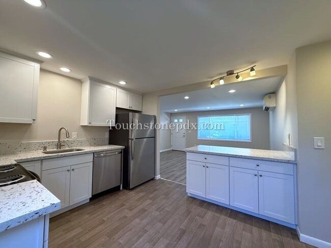 Building Photo - 5116 SE Mitchell St