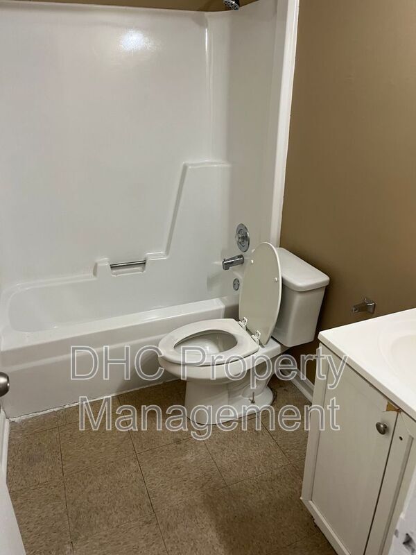 Building Photo - 9142 Bent Pine Ct NE
