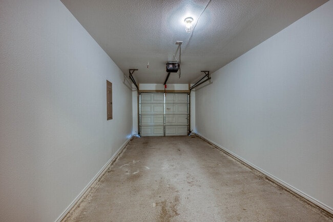 Building Photo - 1511 N Claremont Cir