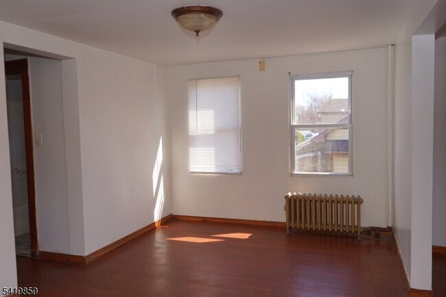 Building Photo - 430 Main St