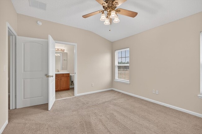 Building Photo - Beautiful Townhome in Biscayne Bay!