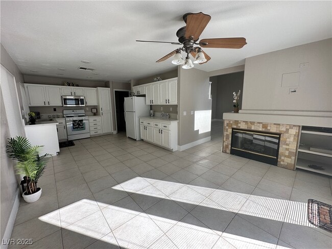 Building Photo - 2413 Rue De Bourdeaux