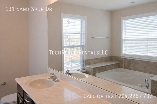 Building Photo - 131 Sand Spur Dr