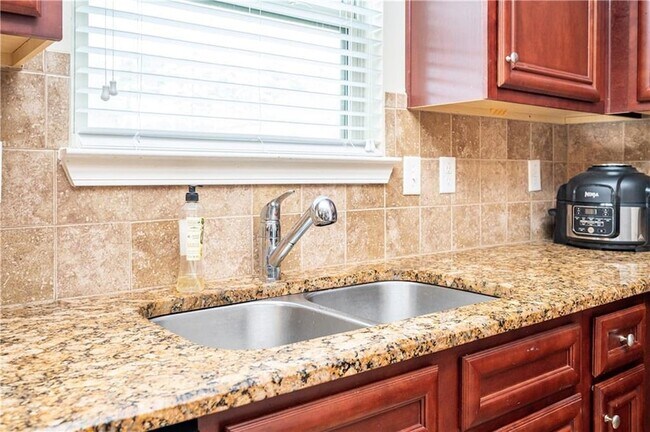 Building Photo - 7761 Sylvaner Ln