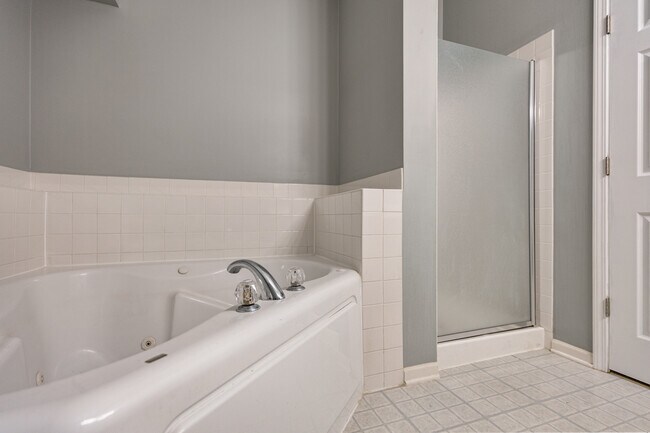 Building Photo - 2211 Waterleaf Ct