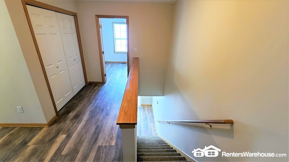 Building Photo - 637 Meadow Ln