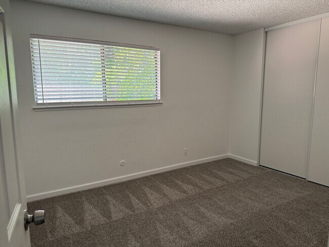 Building Photo - 3356 Meadow Way