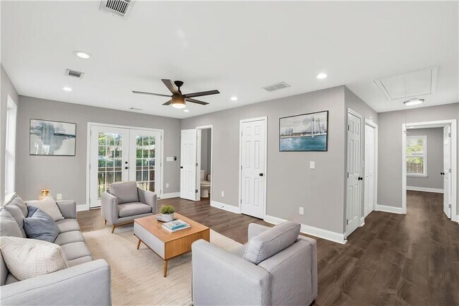 Building Photo - 2866 Belvedere Ln