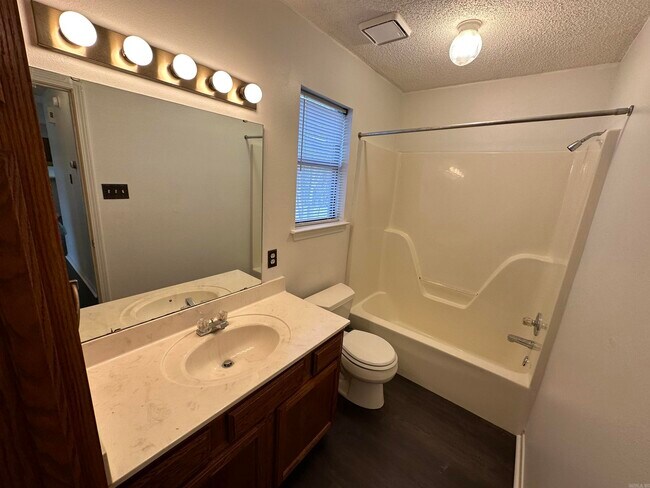 Building Photo - 1608 Waldron Cove