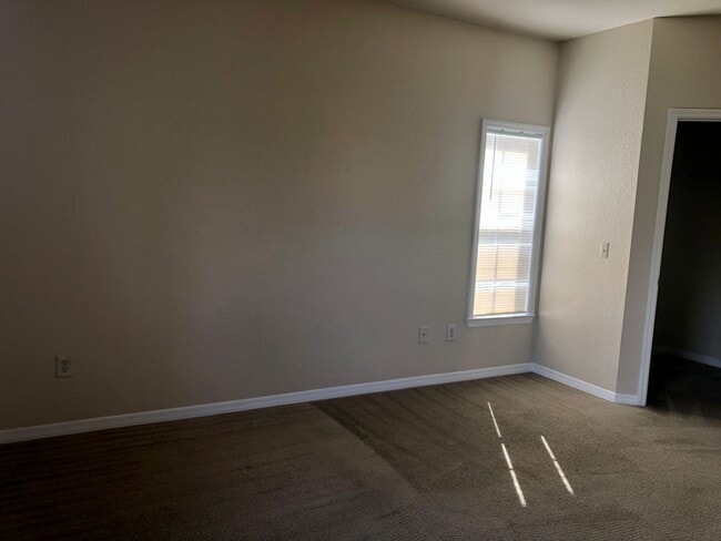 Building Photo - MOVE IN OCTOBER! 3rd floor 3BR/2BA Condo -...