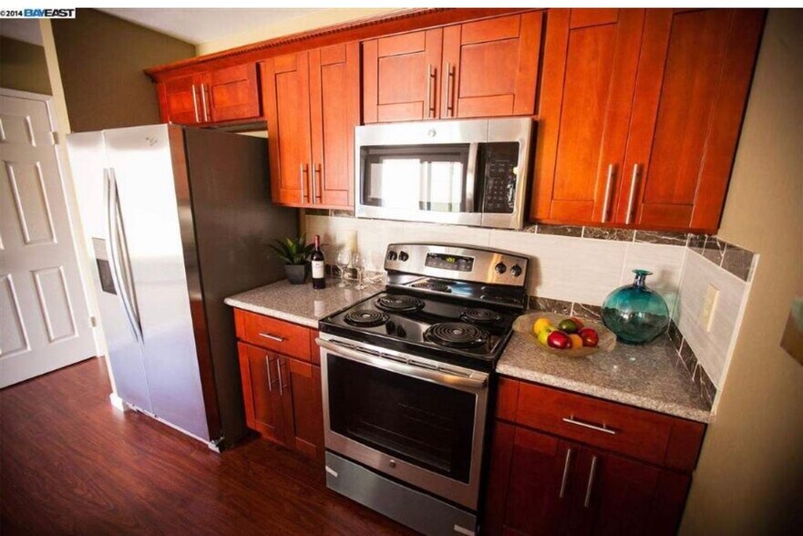 Building Photo - 915 Snowberry Ct