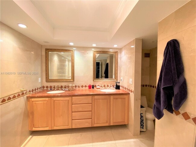 Building Photo - 1121 Crandon Blvd