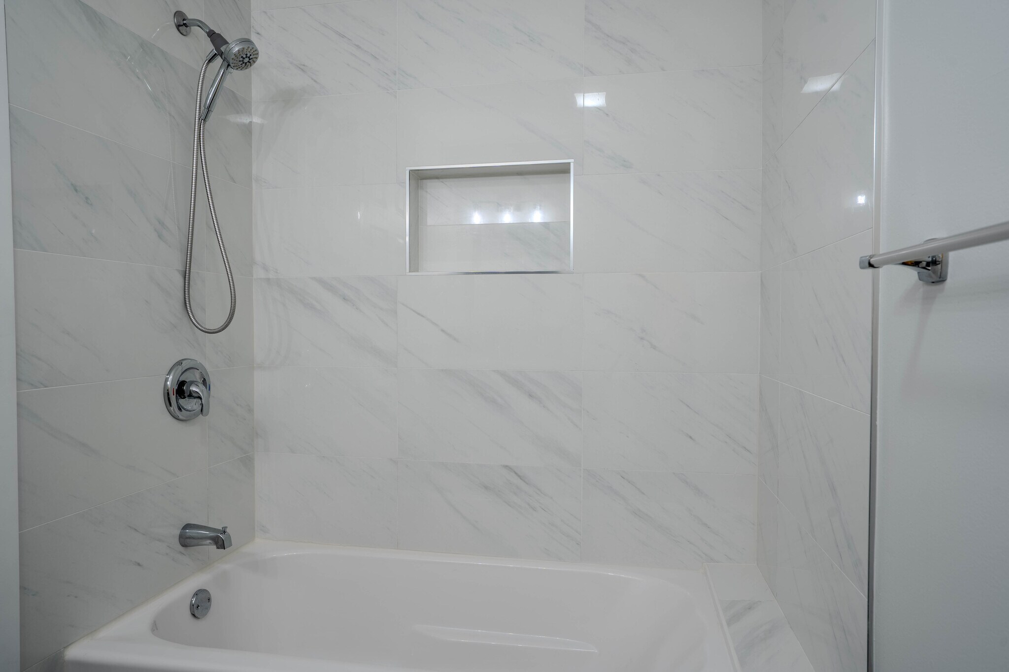 Building Photo - 620 57th St