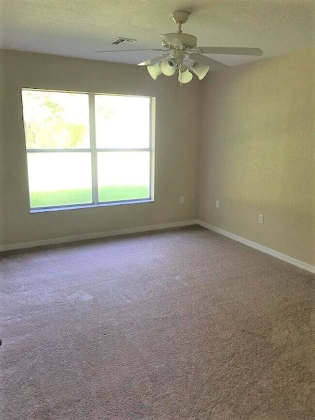 Building Photo - 3-2-2 With Great Room