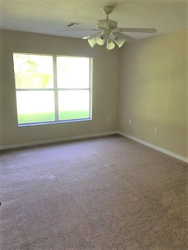 Building Photo - 3,2,2 With Great Room
