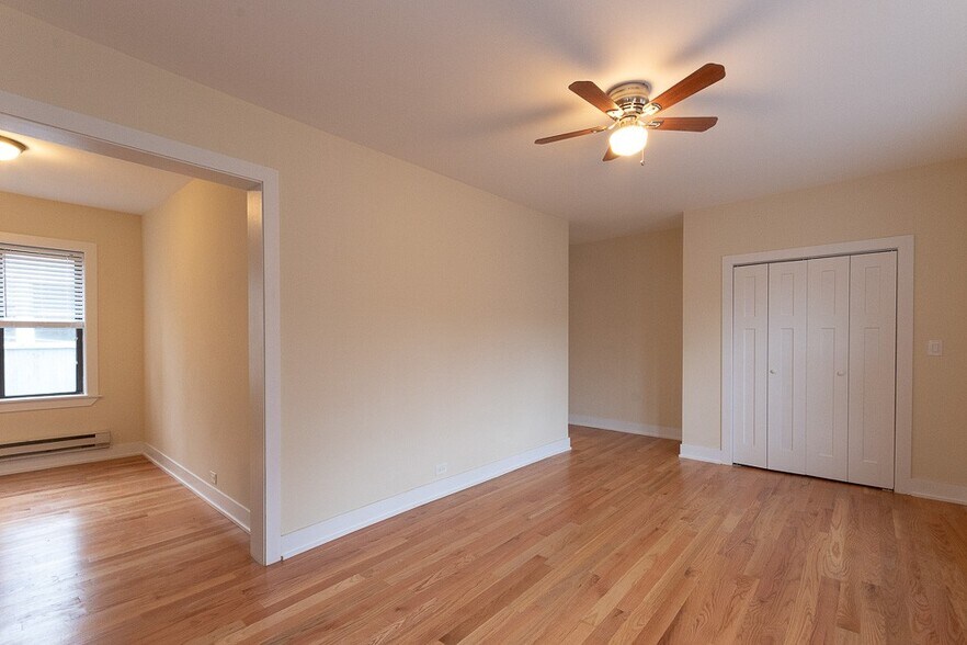 Building Photo - 3739 N Pine Grove Ave
