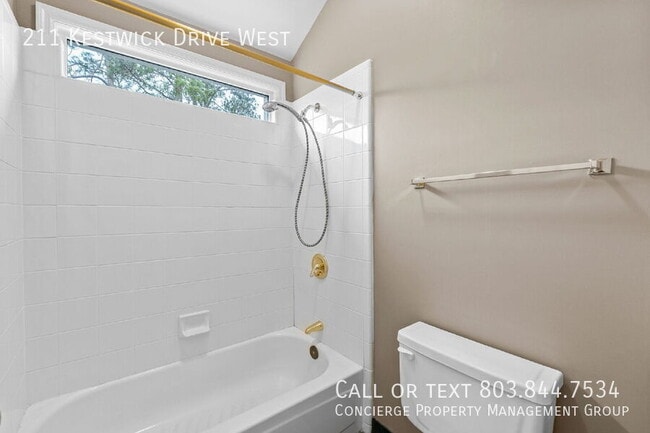 Building Photo - 211 Kestwick Dr W