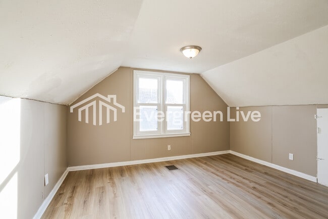 Building Photo - 2330 Lexington Ave