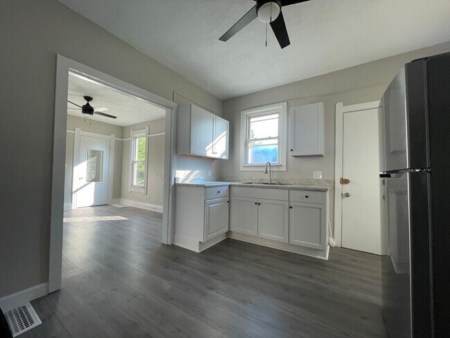 Building Photo - 3511 Memphis-Lower