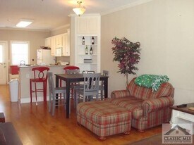 Building Photo - 460 Barnett Shoals Rd