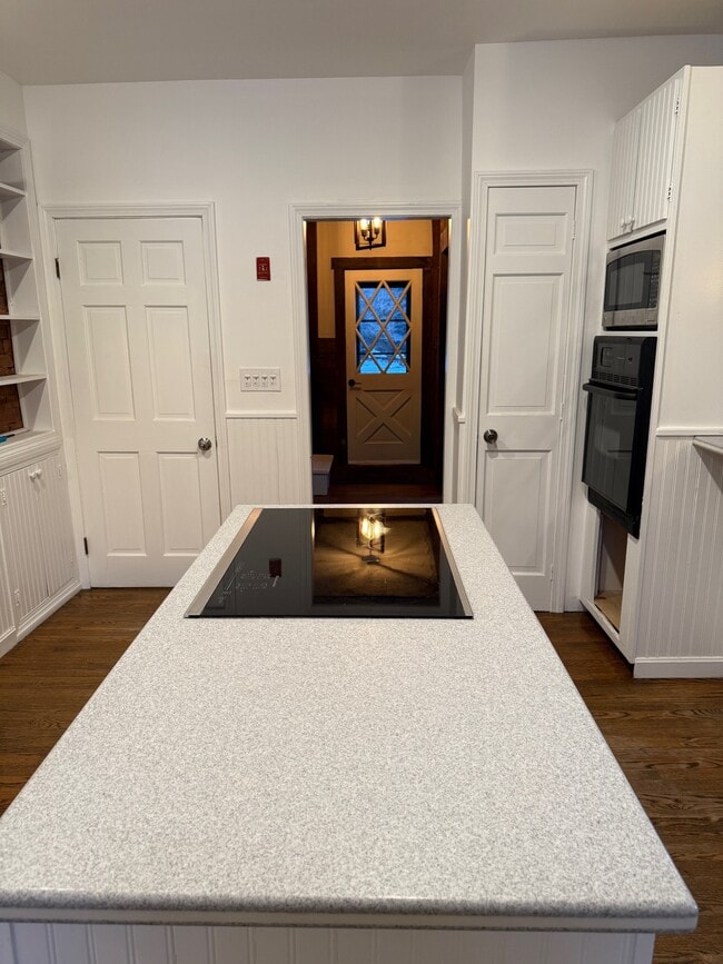 Building Photo - 75 Pine St