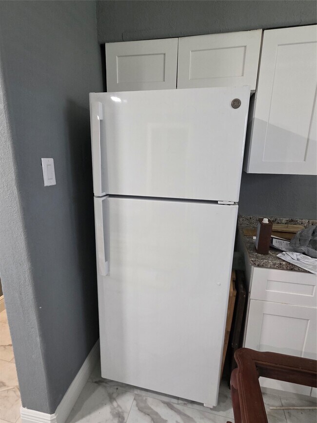 Building Photo - 9330 Chesterfield Dr