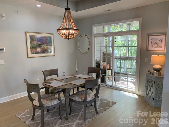 Building Photo - 9033 Rosalyn Glen Rd