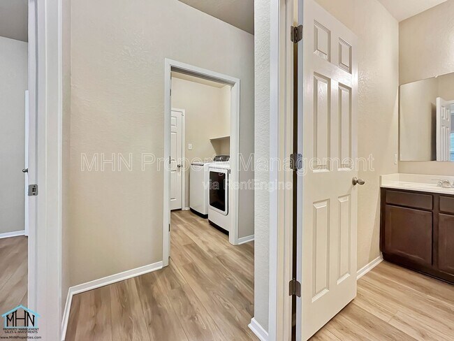 Building Photo - 7118 Marina Del Rey