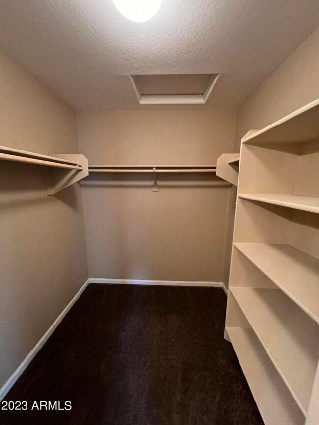 Building Photo - 3 bedroom 2 bath home in the desirable Higley Park community.