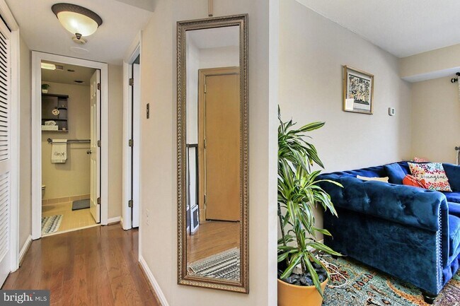 Building Photo - 1301 N Courthouse Rd