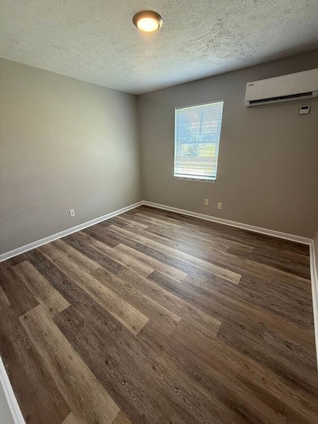 Building Photo - 2082 Fairmont Ct