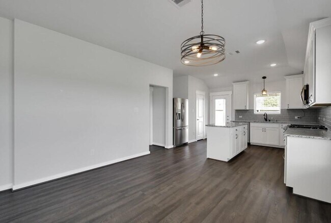 Building Photo - 40843 Mostyn Hill Dr