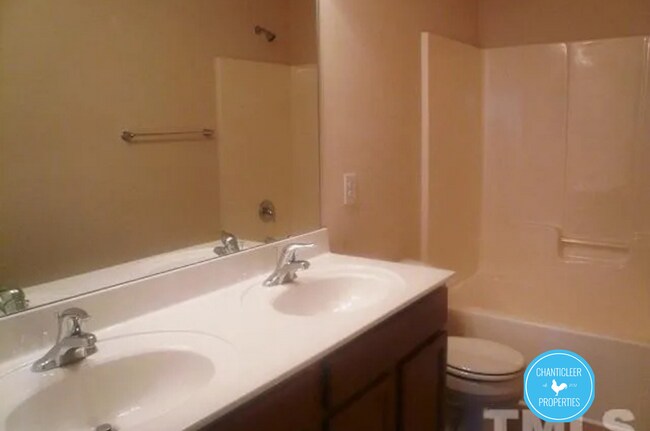 Building Photo - 2219 Sunny Cove Dr