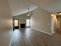 Building Photo - 923 E Estates Blvd