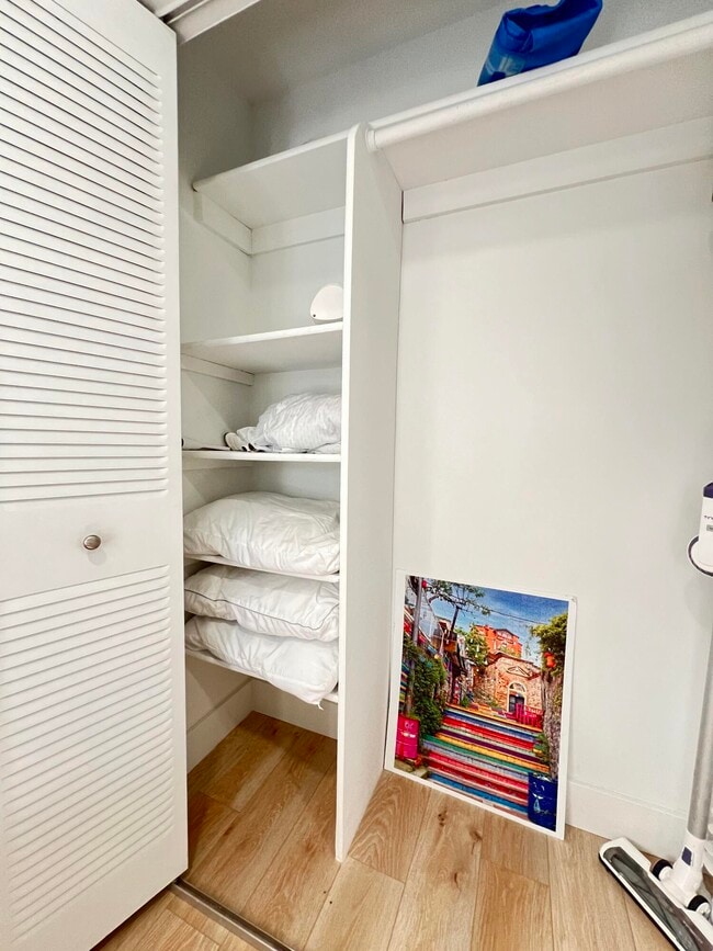 Building Photo - 698 Normandy Ln