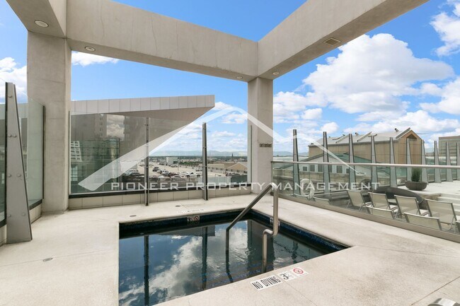 Building Photo - Luxury Condo with Stunning Views and Central AC