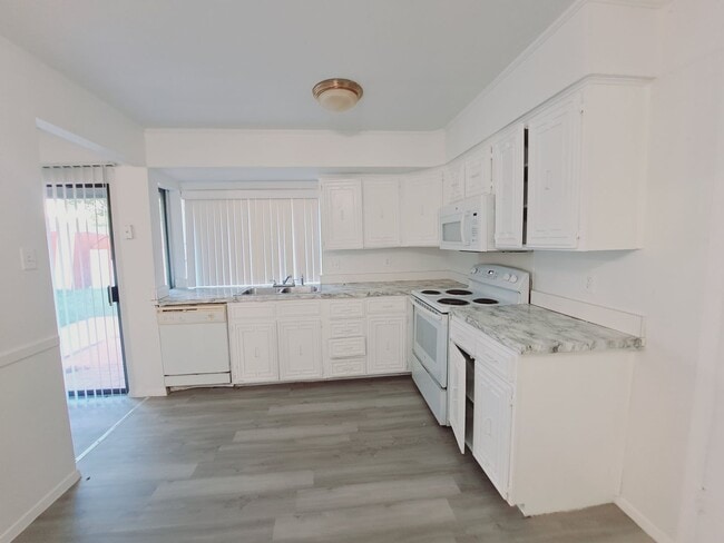 Building Photo - Amazing 3/2 with Garage Conversion Ready For Move In