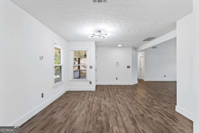 Building Photo - 140 Grayland Creek Dr
