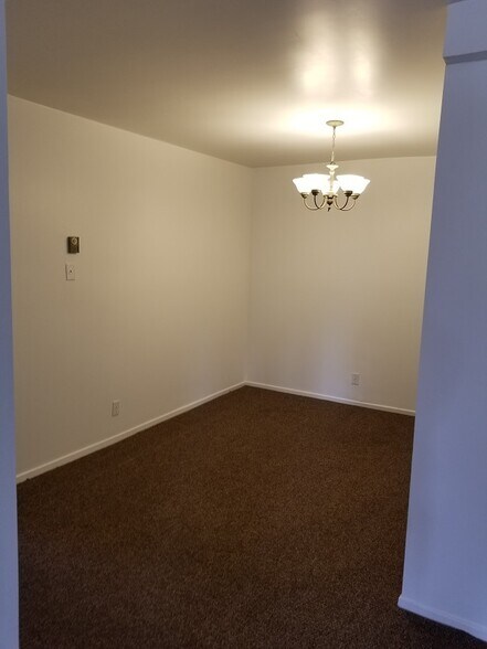 Dining - 440 Veteran Ave