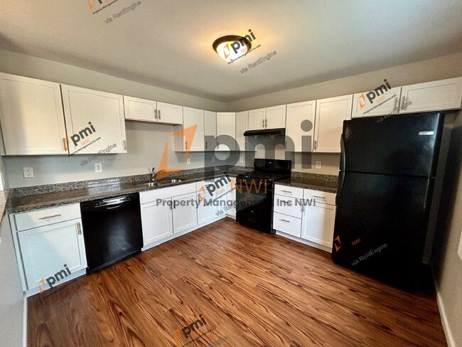 Building Photo - 5831 Creekview Ct W