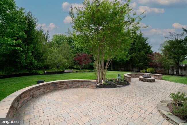 Building Photo - 10955 Southcoate Village Dr