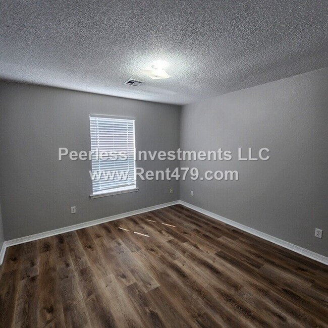 Building Photo - 512 4th Ave SW