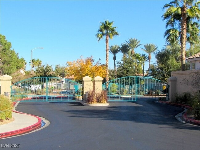 Building Photo - 2185 Polynesia Cir