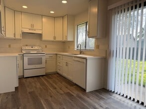 Building Photo - Remodeled 3 bedroom 2 bath house in Citrus Heights HUGE YARD