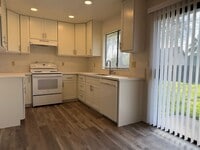 Building Photo - Remodeled 3 bedroom 2 bath house in Citrus Heights HUGE YARD