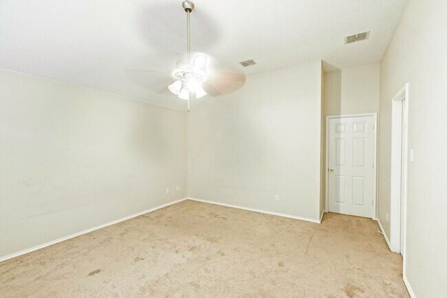 Building Photo - 1118 Water Oak Way
