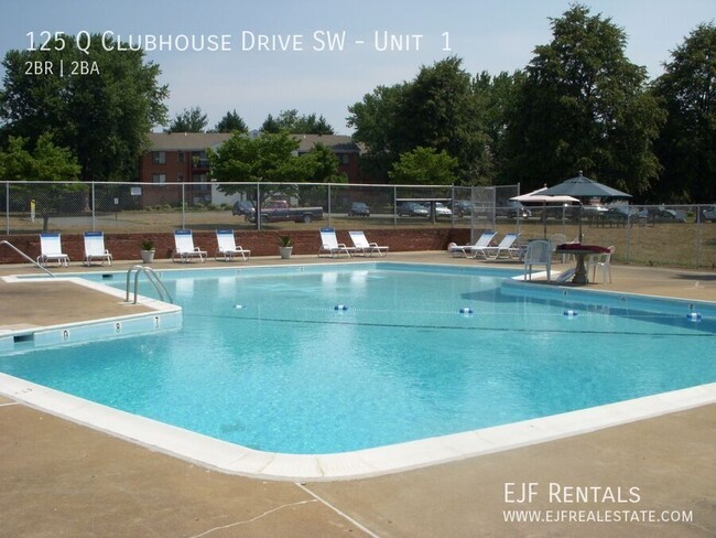 Building Photo - 125 Clubhouse Dr SW